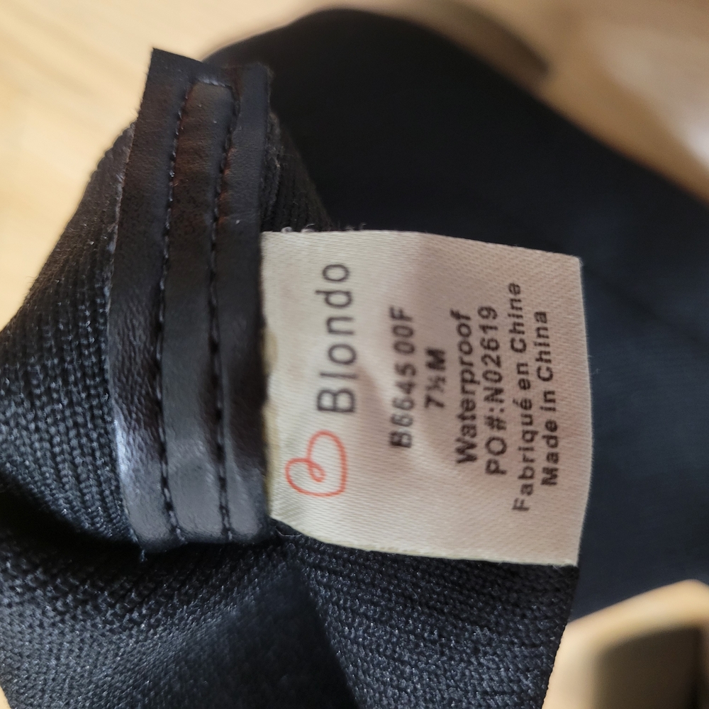 Blondo Black Heeled Boots with Streamlined Silhouette - Picture 6 of 8